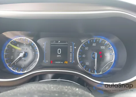 2019 Chrysler Pacifica Touring L z USA, uszkodzony, nr VIN 2C4RC1BG5KR537437